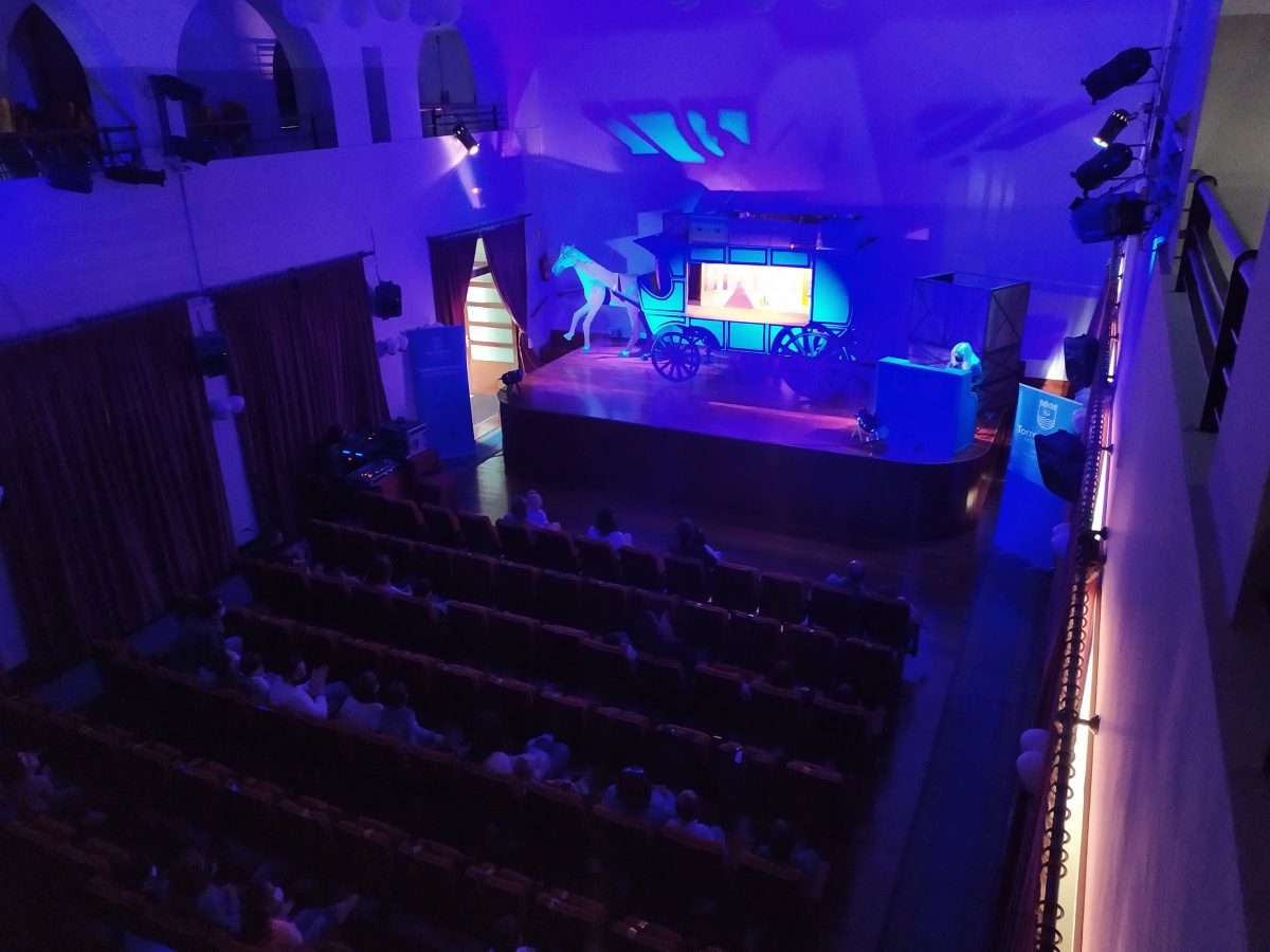20210422161120_happened_58_teatro-de-titeres-el-carruaje-de-los-suenos-de-andersen-torremolinos-cultura-4.jpg
