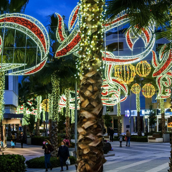 Torremolinos lights up its Christmas with more than 100,000 light bulbs distributed throughout all areas of the municipality