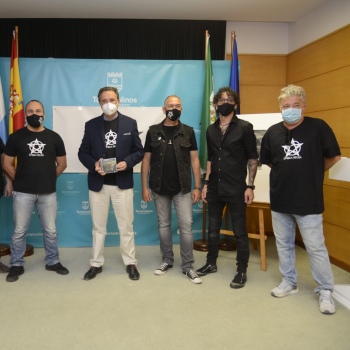 The legendary band Estrella Negra compiles thirty years of rock in Torremolinos on their first album