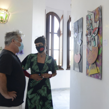 An explosion of color with the new artistic exhibition of the Casa de Los Navajas by Nela Dip